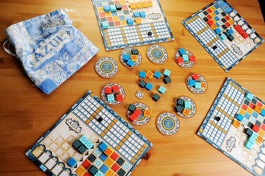 Tablero y piezas del juego de mesa Azul